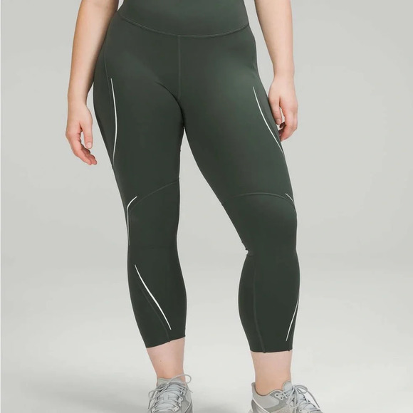 🆕 Lululemon Base Pace HR Reflective Tight 25” Smoked Spruce - Picture 11 of 11